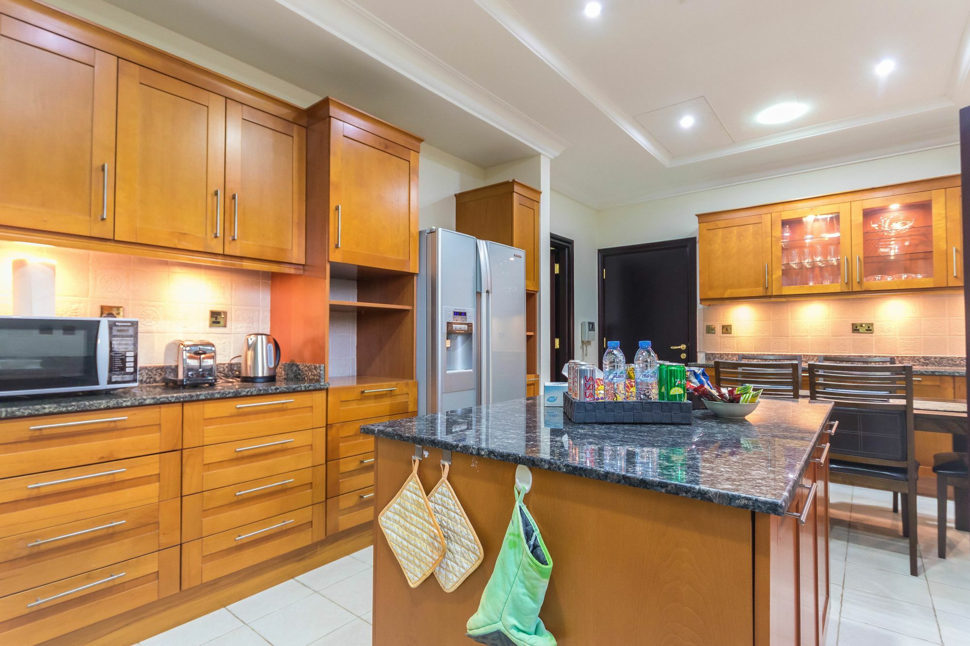 Yanjoon Holiday Homes - Palm Jumeirah Frond A Villas Дубай Екстериор снимка