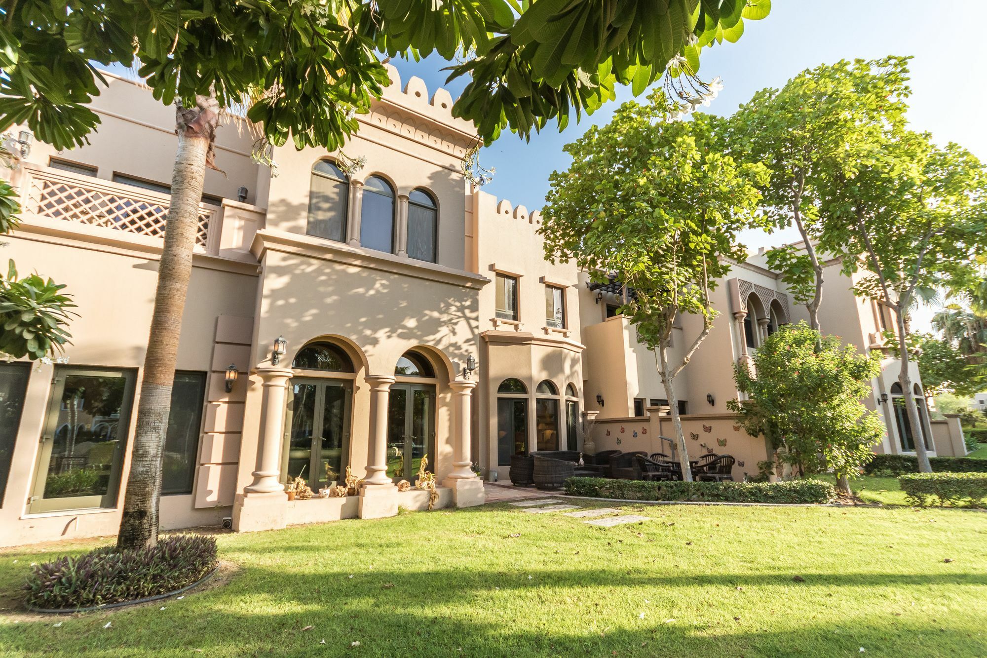 Yanjoon Holiday Homes - Palm Jumeirah Frond A Villas Дубай Екстериор снимка